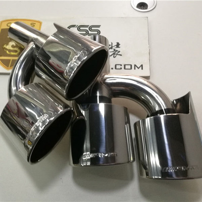 AMG四出尾嘴排气